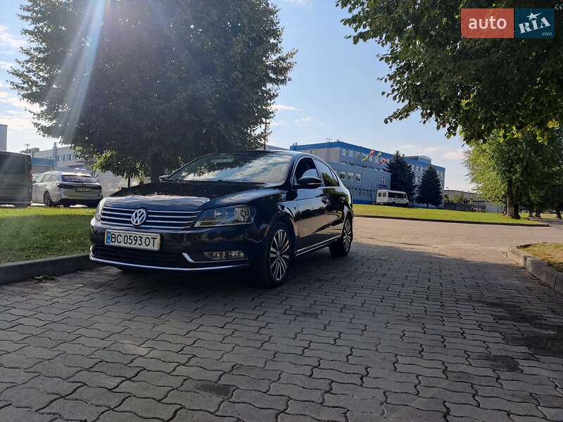Седан Volkswagen Passat 2011 в Сокале