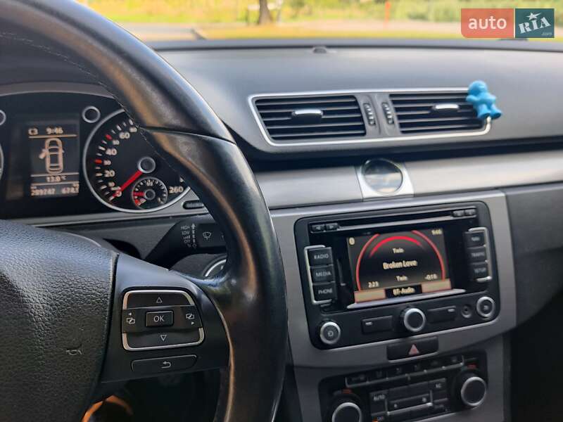 Седан Volkswagen Passat 2011 в Сокале