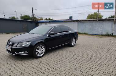 Седан Volkswagen Passat 2011 в Сокале