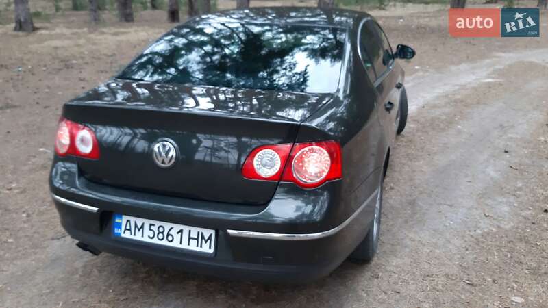 Седан Volkswagen Passat 2006 в Олевську