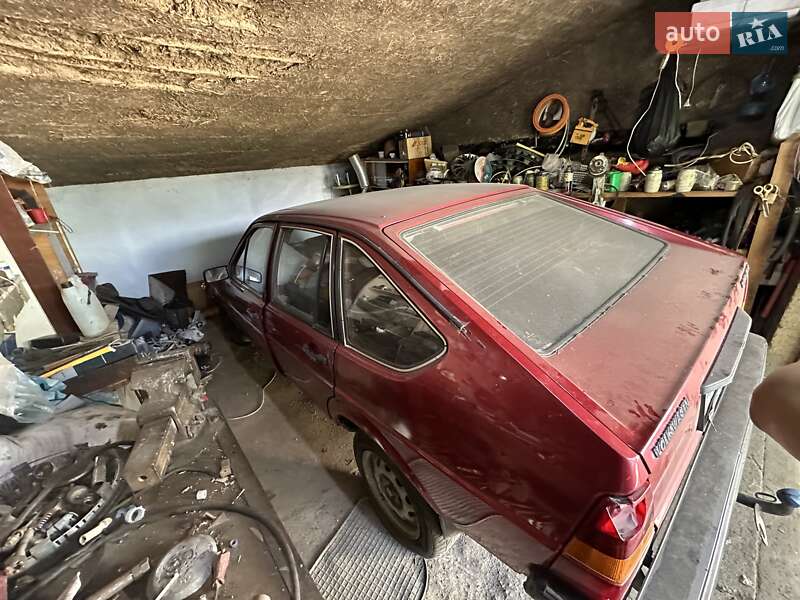 Универсал Volkswagen Passat 1982 в Тарутине