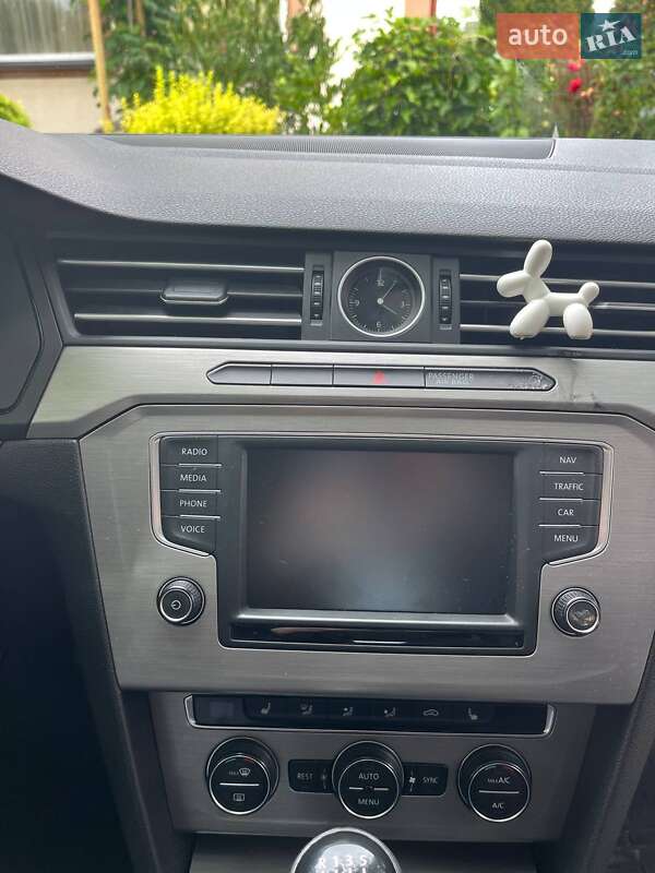 Седан Volkswagen Passat 2015 в Ивано-Франковске