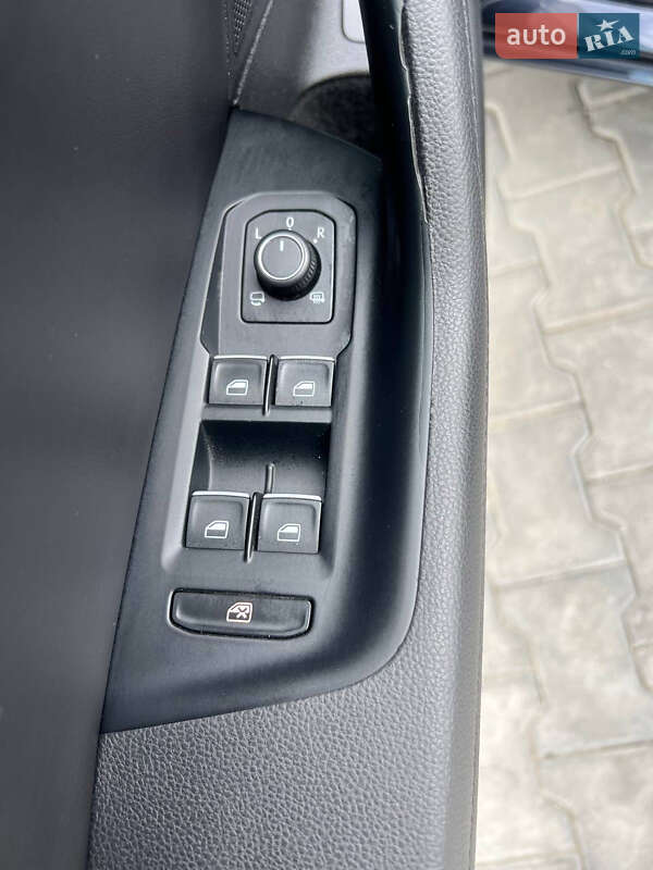 Універсал Volkswagen Passat 2015 в Чернівцях