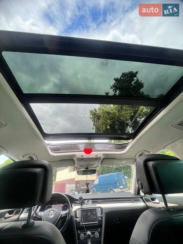 Універсал Volkswagen Passat 2015 в Чернівцях