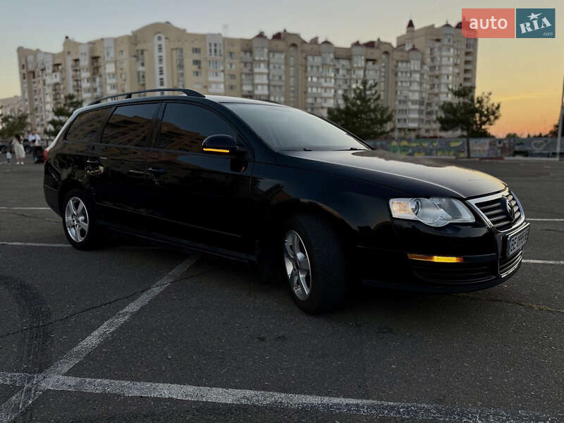 Універсал Volkswagen Passat 2005 в Миколаєві