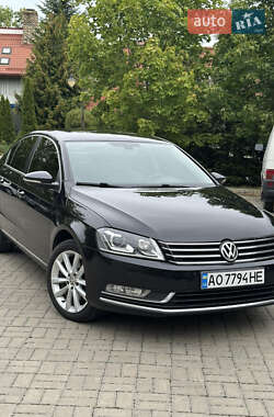 Седан Volkswagen Passat 2011 в Чернівцях
