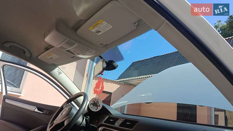 Седан Volkswagen Passat 2013 в Лозовій