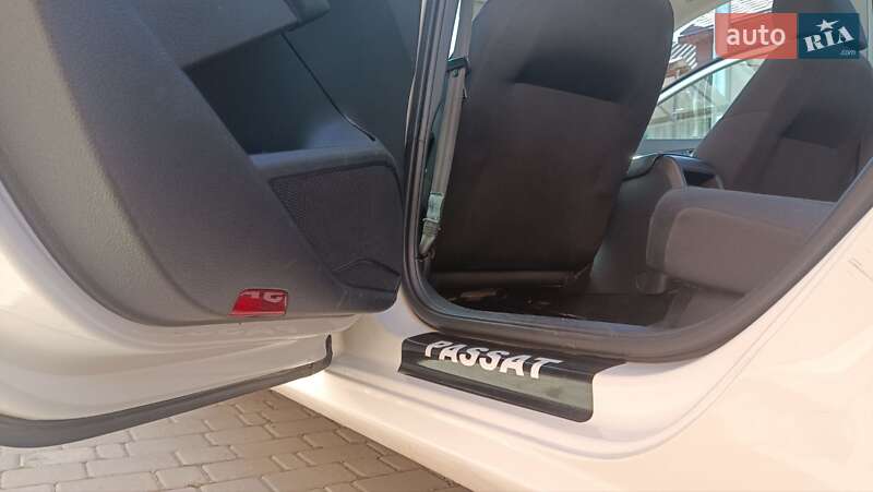 Седан Volkswagen Passat 2013 в Лозовій