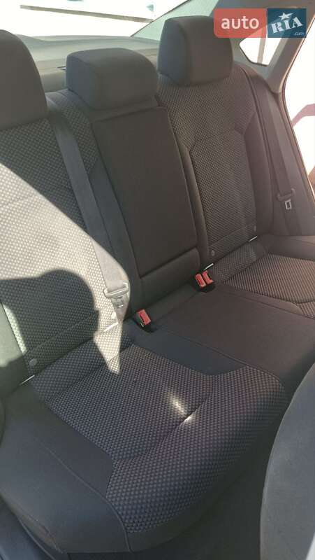 Седан Volkswagen Passat 2013 в Лозовій