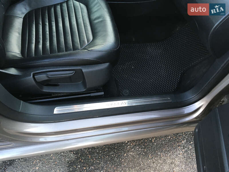 Універсал Volkswagen Passat 2011 в Харкові