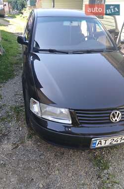 Седан Volkswagen Passat 2000 в Делятине
