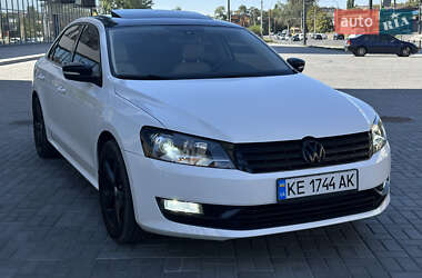 Седан Volkswagen Passat 2012 в Днепре