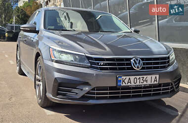Седан Volkswagen Passat 2016 в Киеве