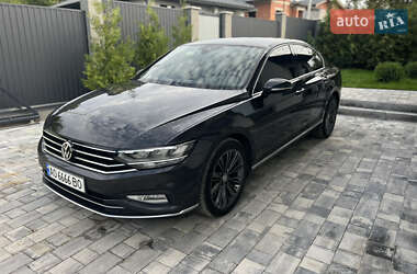 Седан Volkswagen Passat 2019 в Ужгороде