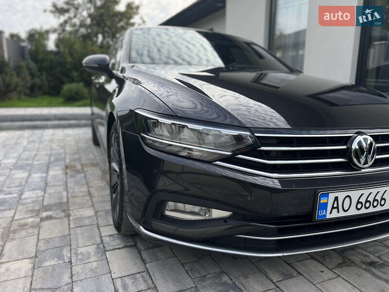 Седан Volkswagen Passat 2019 в Ужгороді