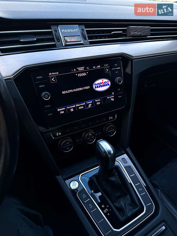 Седан Volkswagen Passat 2019 в Ужгороді