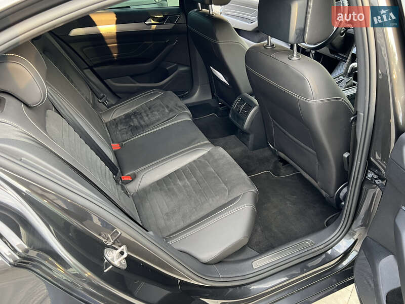 Седан Volkswagen Passat 2019 в Ужгороді