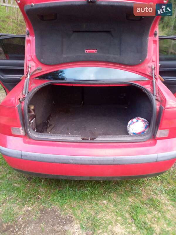 Седан Volkswagen Passat 1998 в Путиле