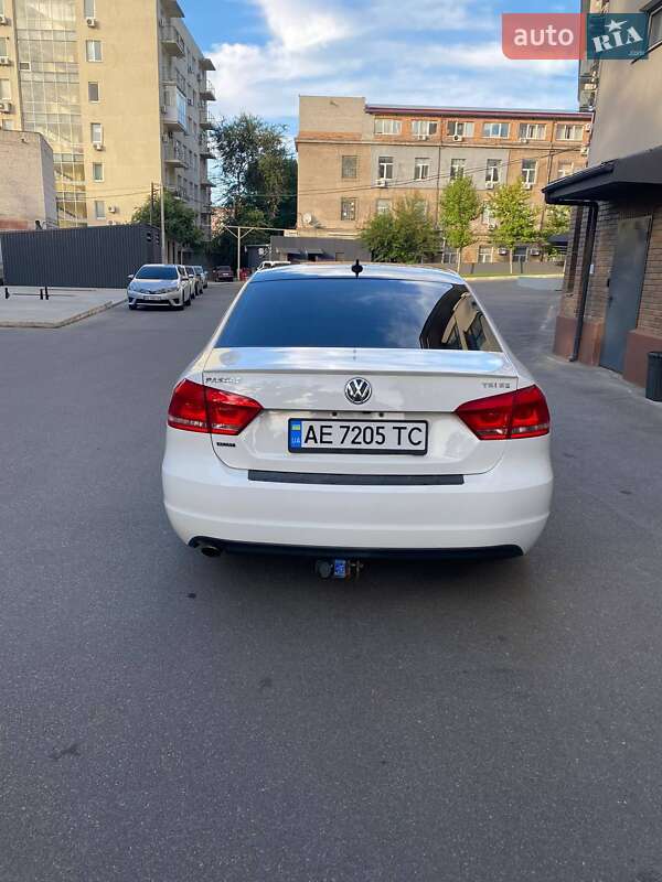 Седан Volkswagen Passat 2014 в Днепре