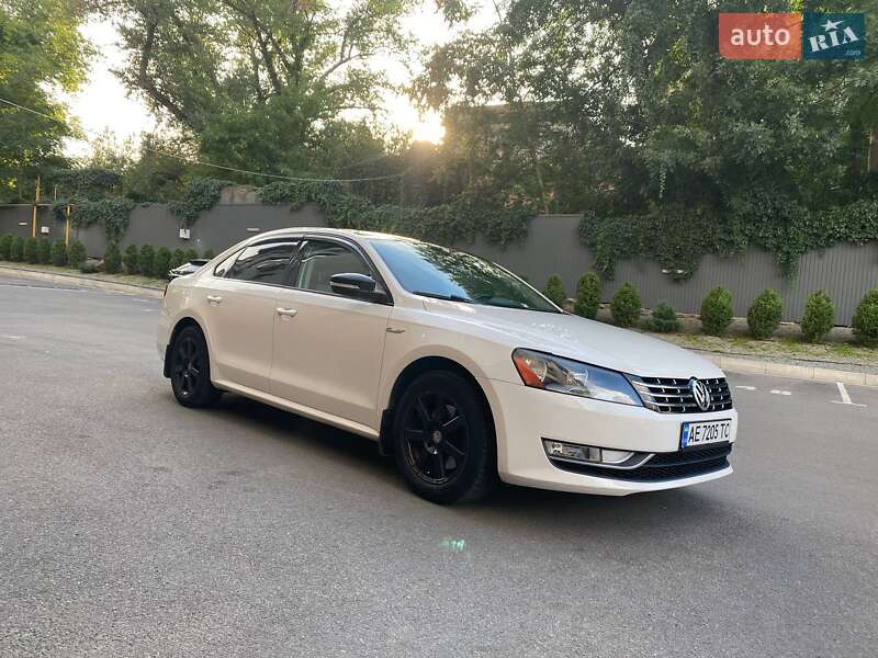 Седан Volkswagen Passat 2014 в Днепре