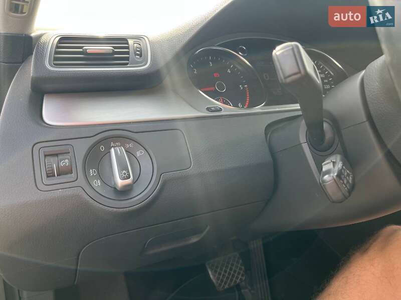 Универсал Volkswagen Passat 2012 в Коростене