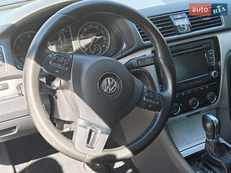 Седан Volkswagen Passat 2013 в Жовтих Водах