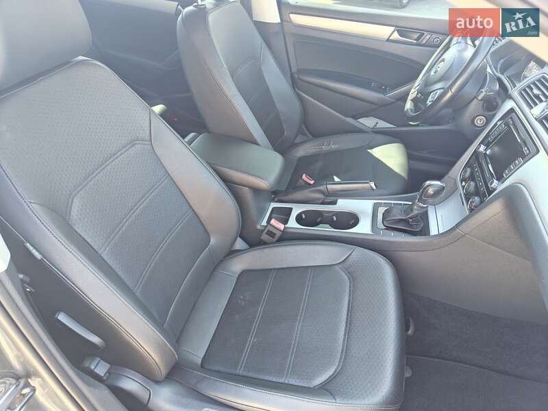 Седан Volkswagen Passat 2013 в Жовтих Водах