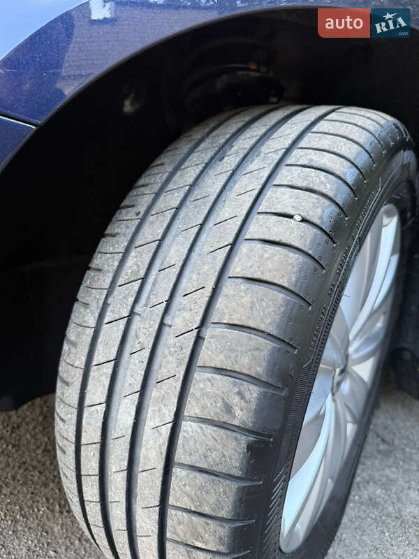 Універсал Volkswagen Passat 2011 в Києві фото 27 Універсал Volkswagen Passat 2011 в Києві