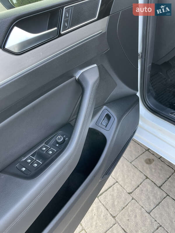 Универсал Volkswagen Passat 2016 в Киеве