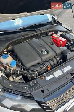 Седан Volkswagen Passat 2012 в 