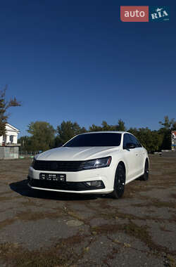 Седан Volkswagen Passat 2017 в Чугуеве