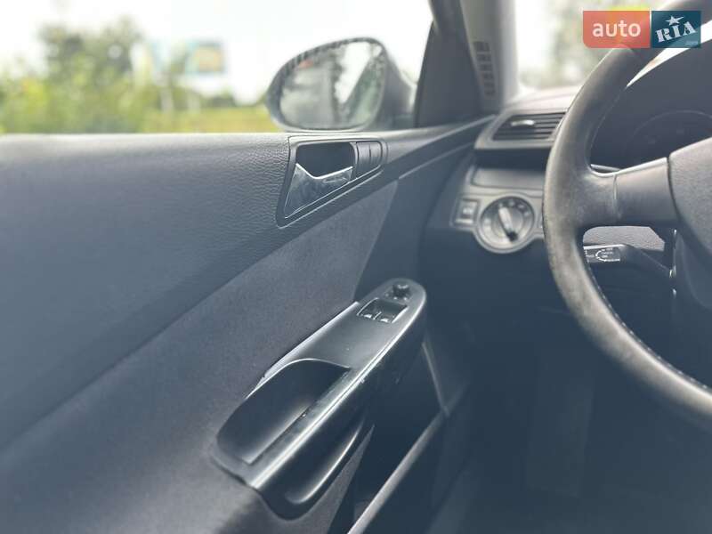 Универсал Volkswagen Passat 2006 в Староконстантинове