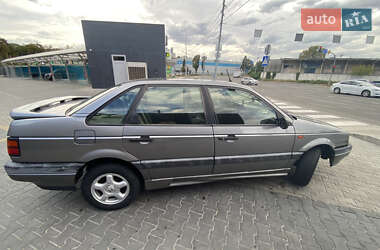 Седан Volkswagen Passat 1992 в 
