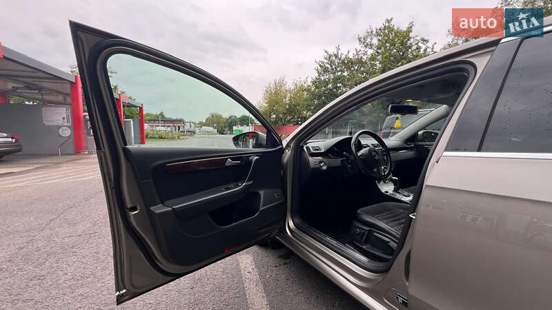 Седан Volkswagen Passat 2013 в Ужгороде