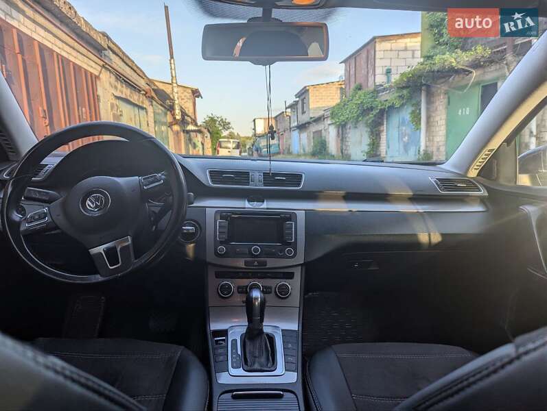 Универсал Volkswagen Passat 2014 в Киеве