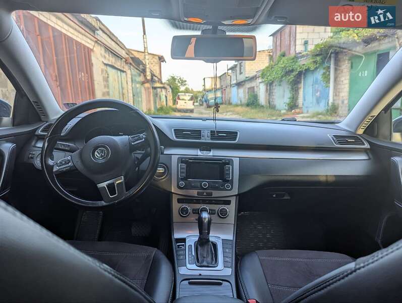 Универсал Volkswagen Passat 2014 в Киеве