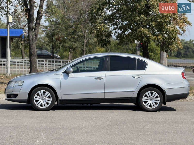 Седан Volkswagen Passat 2008 в Днепре