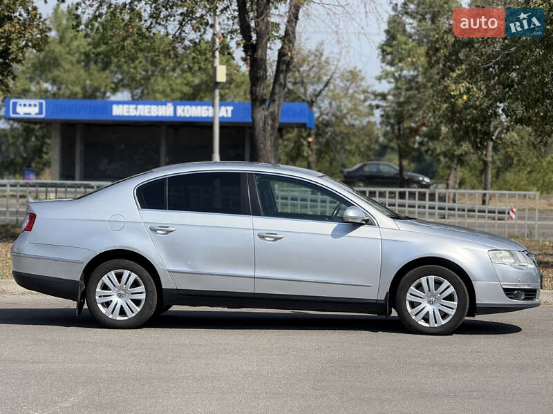 Седан Volkswagen Passat 2008 в Днепре