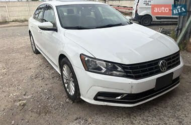 Седан Volkswagen Passat 2016 в Ровно