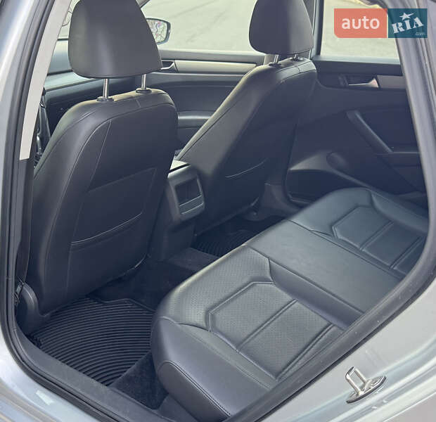 Седан Volkswagen Passat 2015 в Дніпрі