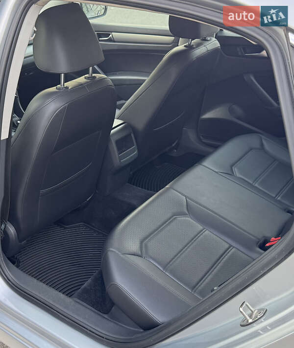 Седан Volkswagen Passat 2015 в Дніпрі