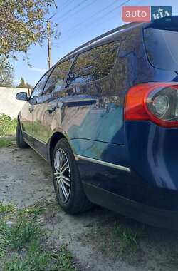 Универсал Volkswagen Passat 2005 в Ирклиеве