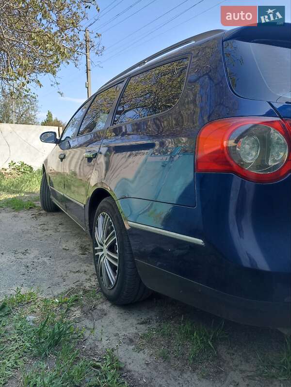 Универсал Volkswagen Passat 2005 в Ирклиеве
