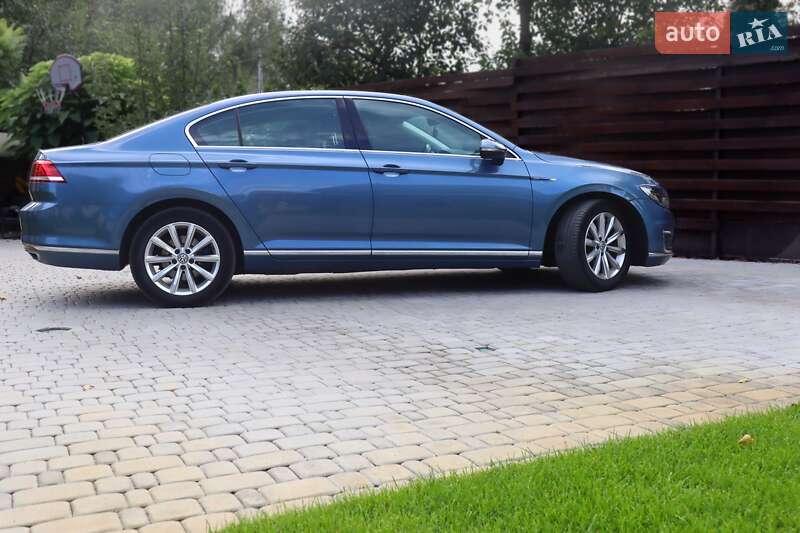 Седан Volkswagen Passat 2016 в Киеве