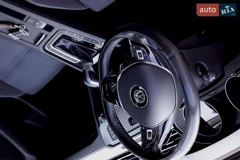 Седан Volkswagen Passat 2016 в Киеве