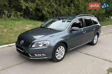 Універсал Volkswagen Passat 2013 в Острозі