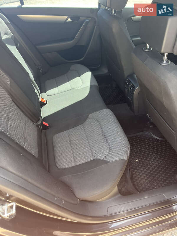Седан Volkswagen Passat 2011 в Лозовой