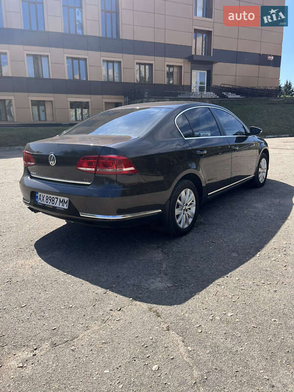 Седан Volkswagen Passat 2011 в Лозовой