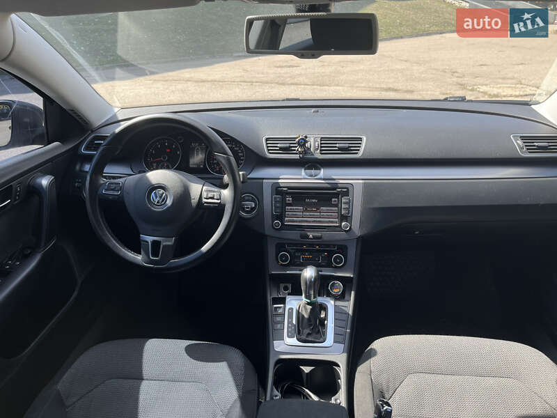 Седан Volkswagen Passat 2011 в Лозовой