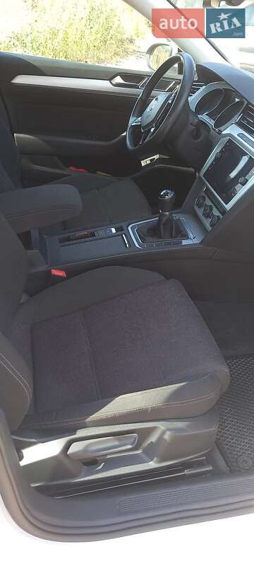 Универсал Volkswagen Passat 2017 в Запорожье фото 14 Универсал Volkswagen Passat 2017 в Запорожье